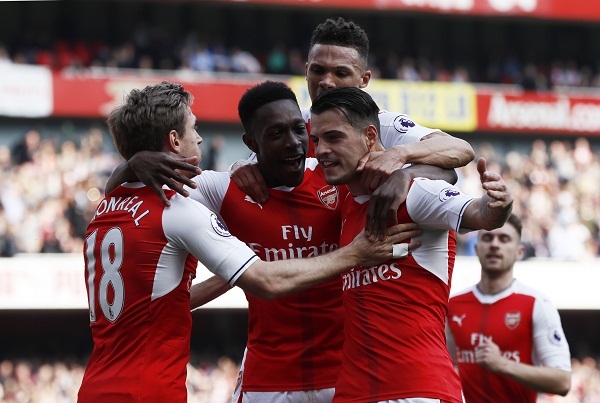 Arsenal thổi lửa vào top 4